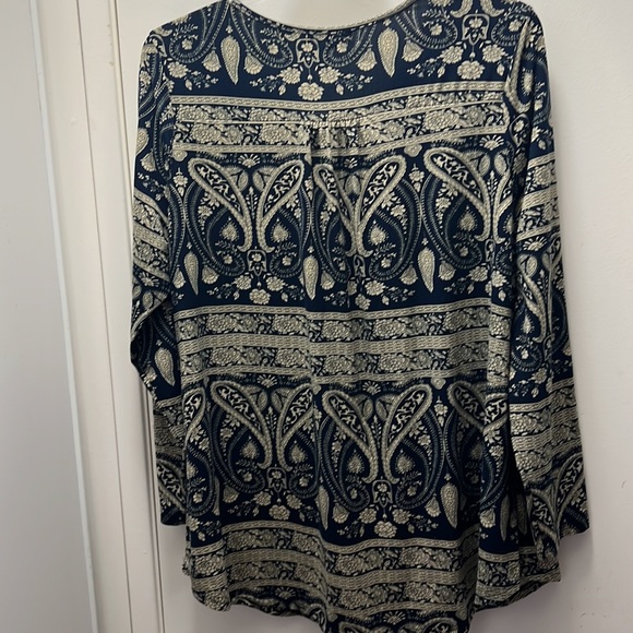 a Jesdani Blouse.             #1595 - Picture 5 of 5